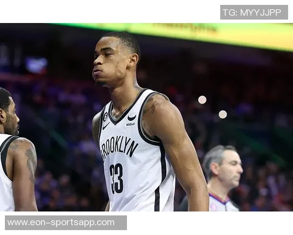 克拉克斯顿半场表现惊艳7中5贡献11分8板5助正负值高达22 克拉克斯顿半场表现惊艳7中5贡献11分8板5助正负值高达22