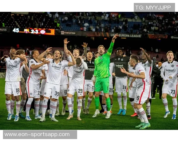 巴萨与切尔西交锋海报展示球员乘坐伦敦地铁拉什福德与库库同框亮相